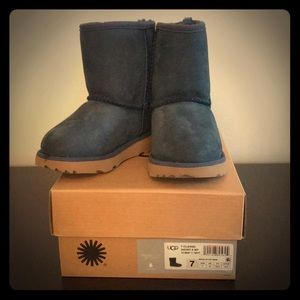 Ugg kids Classic Short II Waterproof Boot in Navy